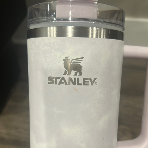 40oz Stanley Tumbler - Picture 2 of 3